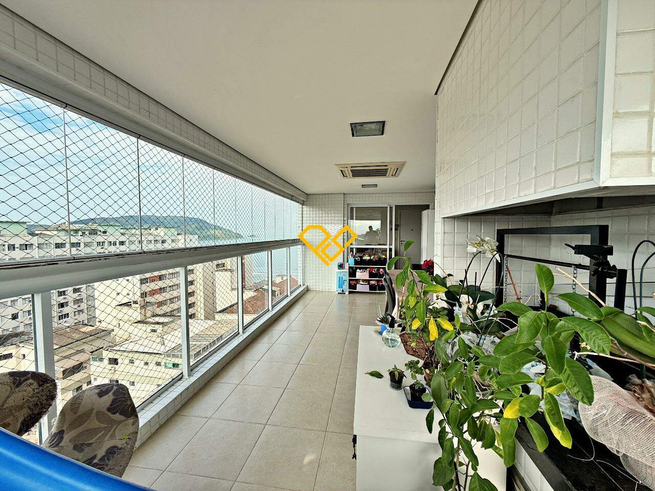 Apartamento à venda no Embaré: Varanda com churrasqueira