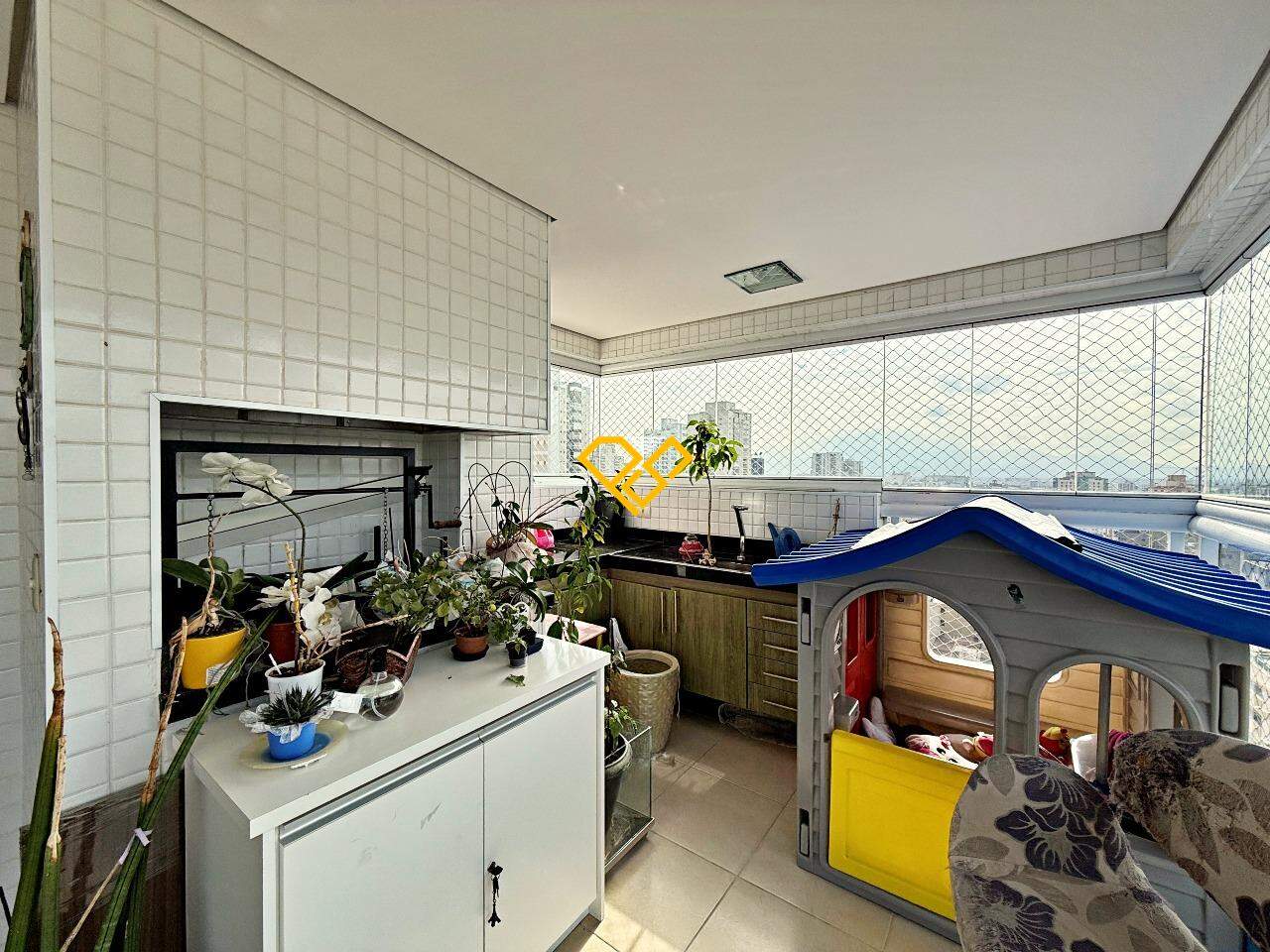 Apartamento à venda no Embaré: Varanda com churrasqueira