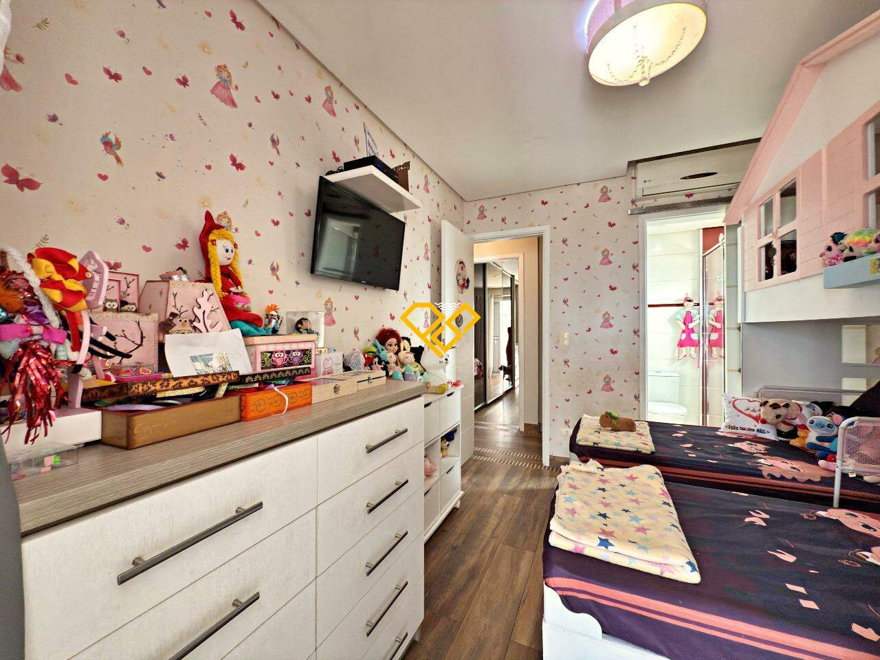 Apartamento à venda no Embaré: v