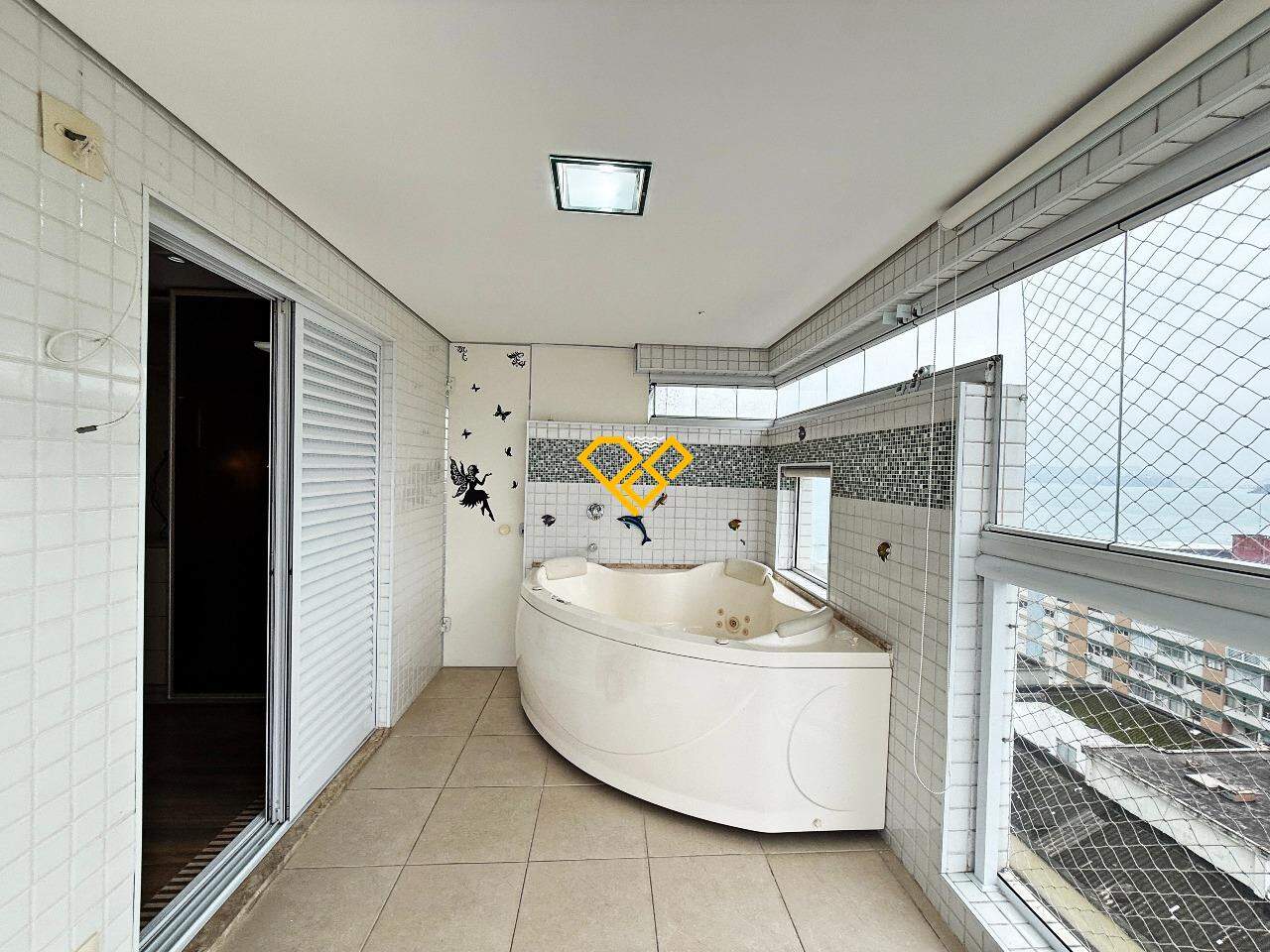 Apartamento à venda no Embaré: spa suíte master