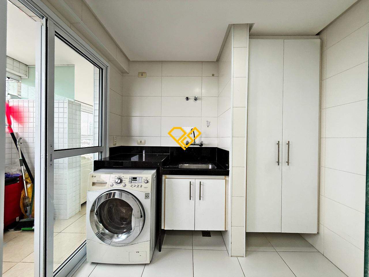 Apartamento à venda no Embaré: área de serviço