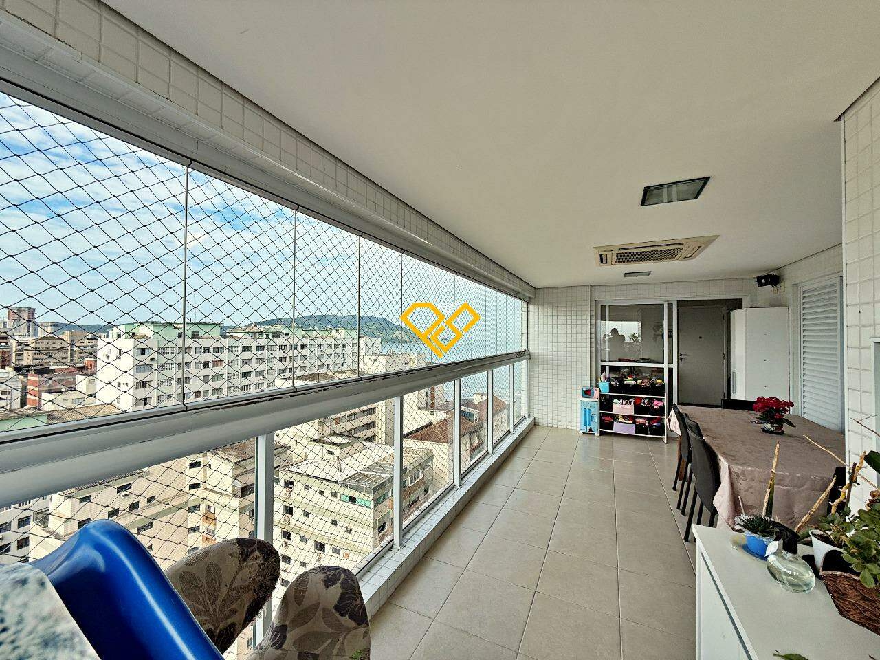 Apartamento à venda no Embaré: Varanda com churrasqueira