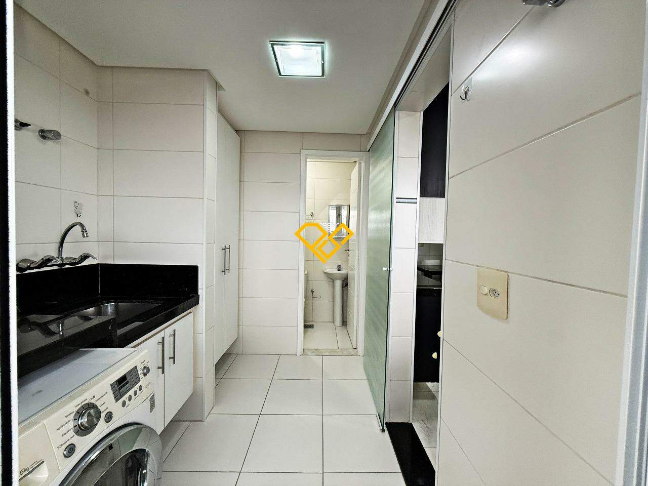 Apartamento à venda no Embaré: área de serviço
