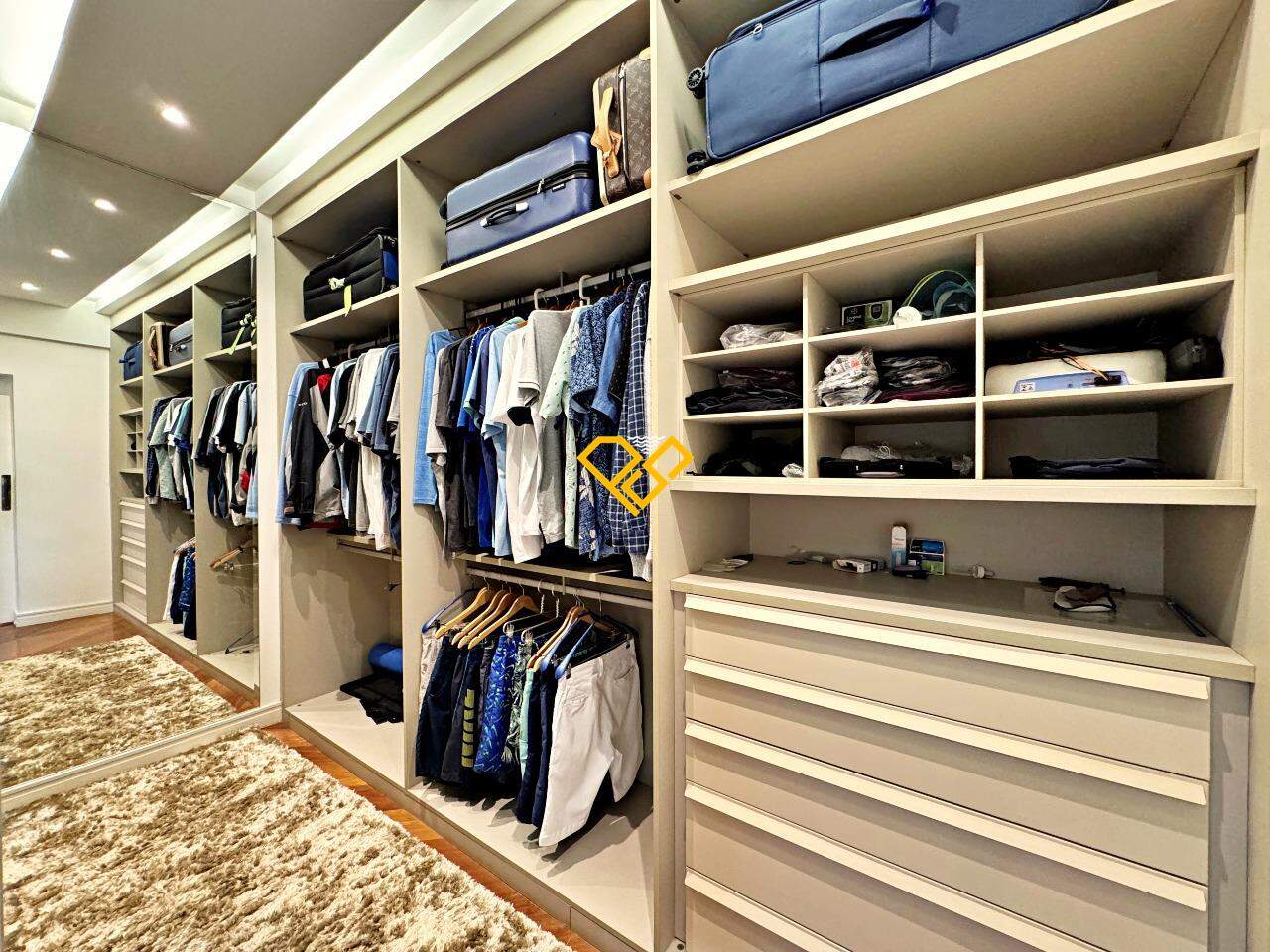 Apartamento à venda no Embaré: Suíte 1 - closet
