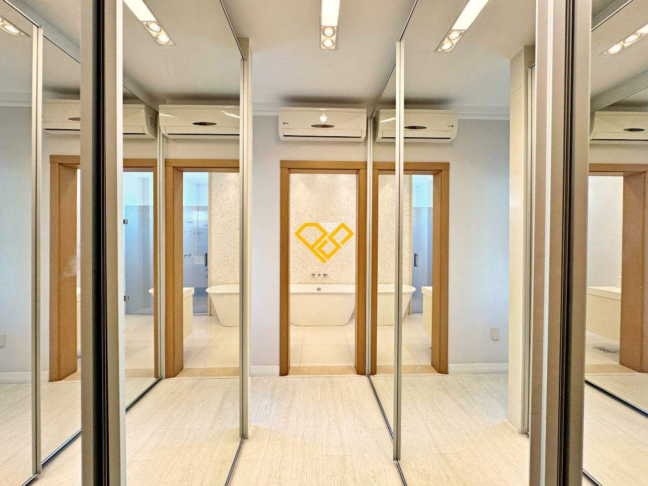 Apartamento à venda no Embaré: Suíte 1 - master - closet