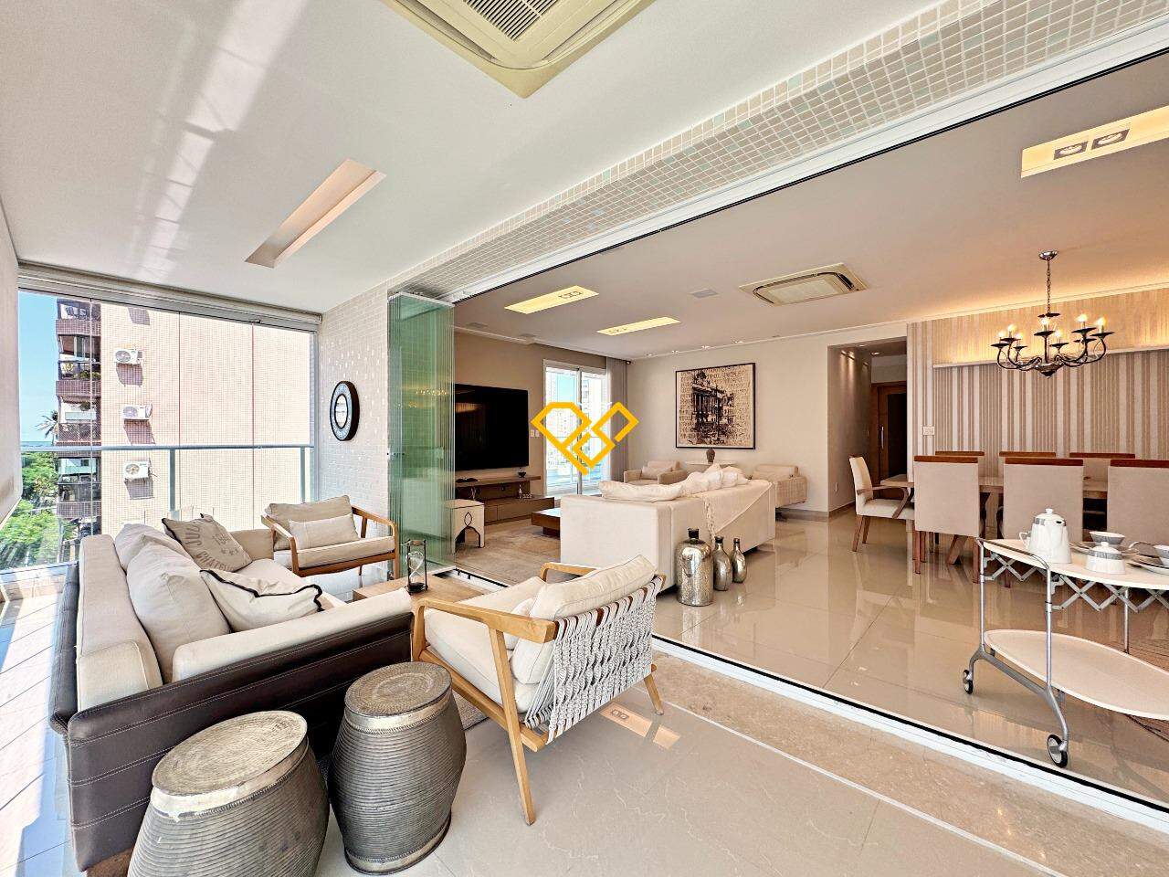 Apartamento à venda no Embaré: Varanda e sala