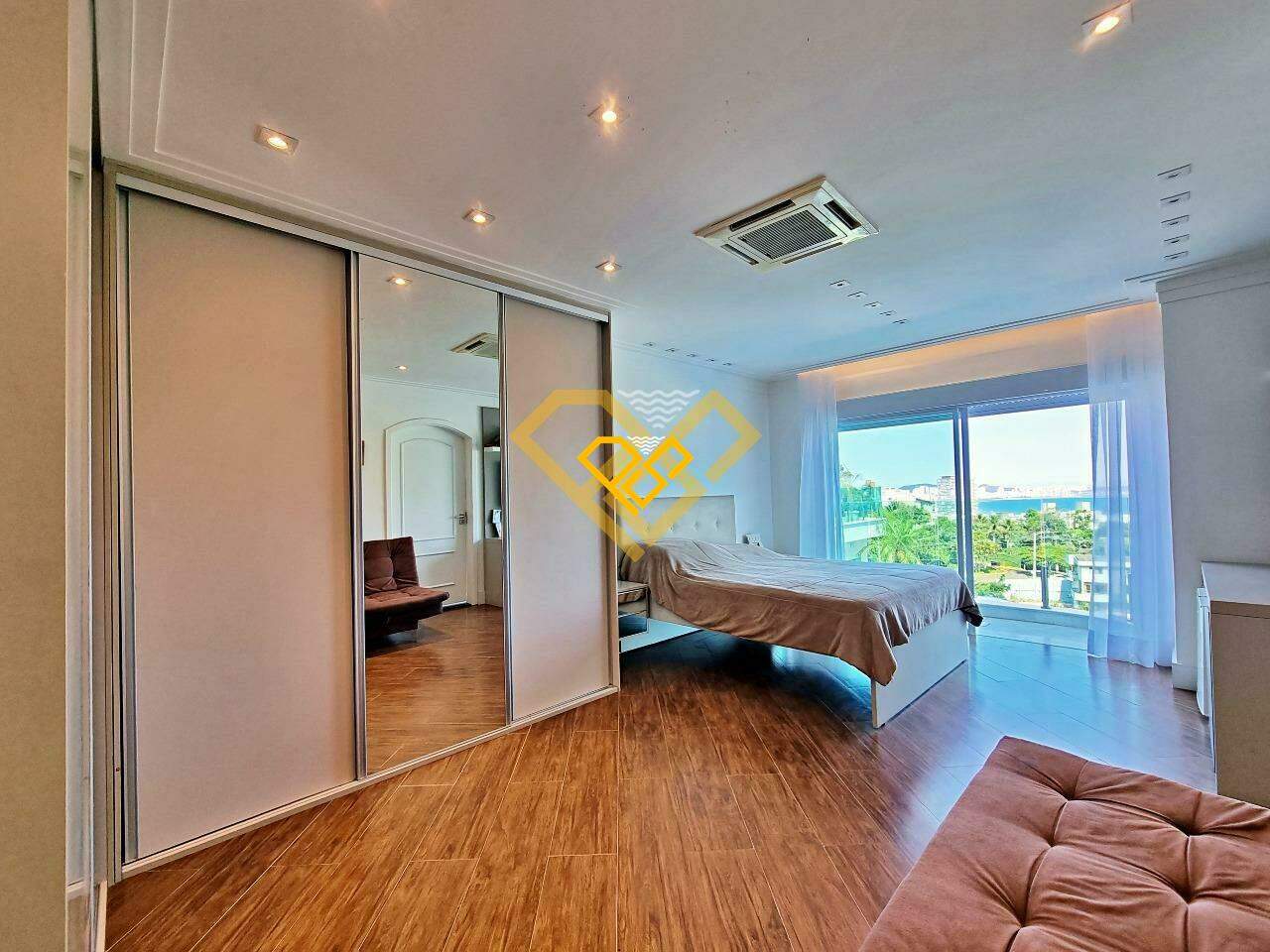 Casa à venda no Santa Terezinha: suíte 1