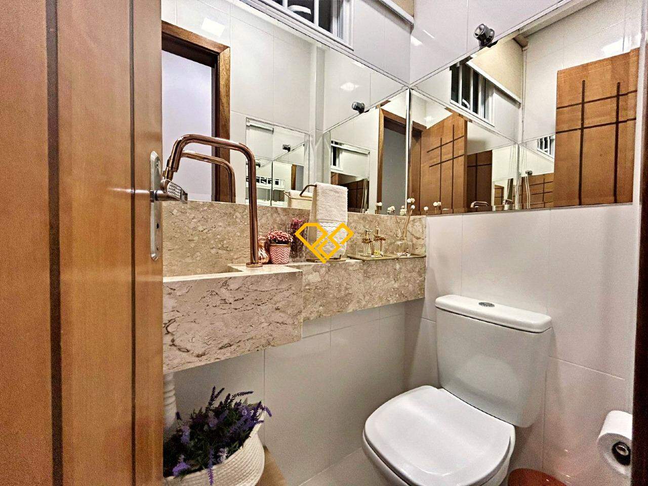 Sobreposta Baixa à venda no Campo Grande: Lavabo