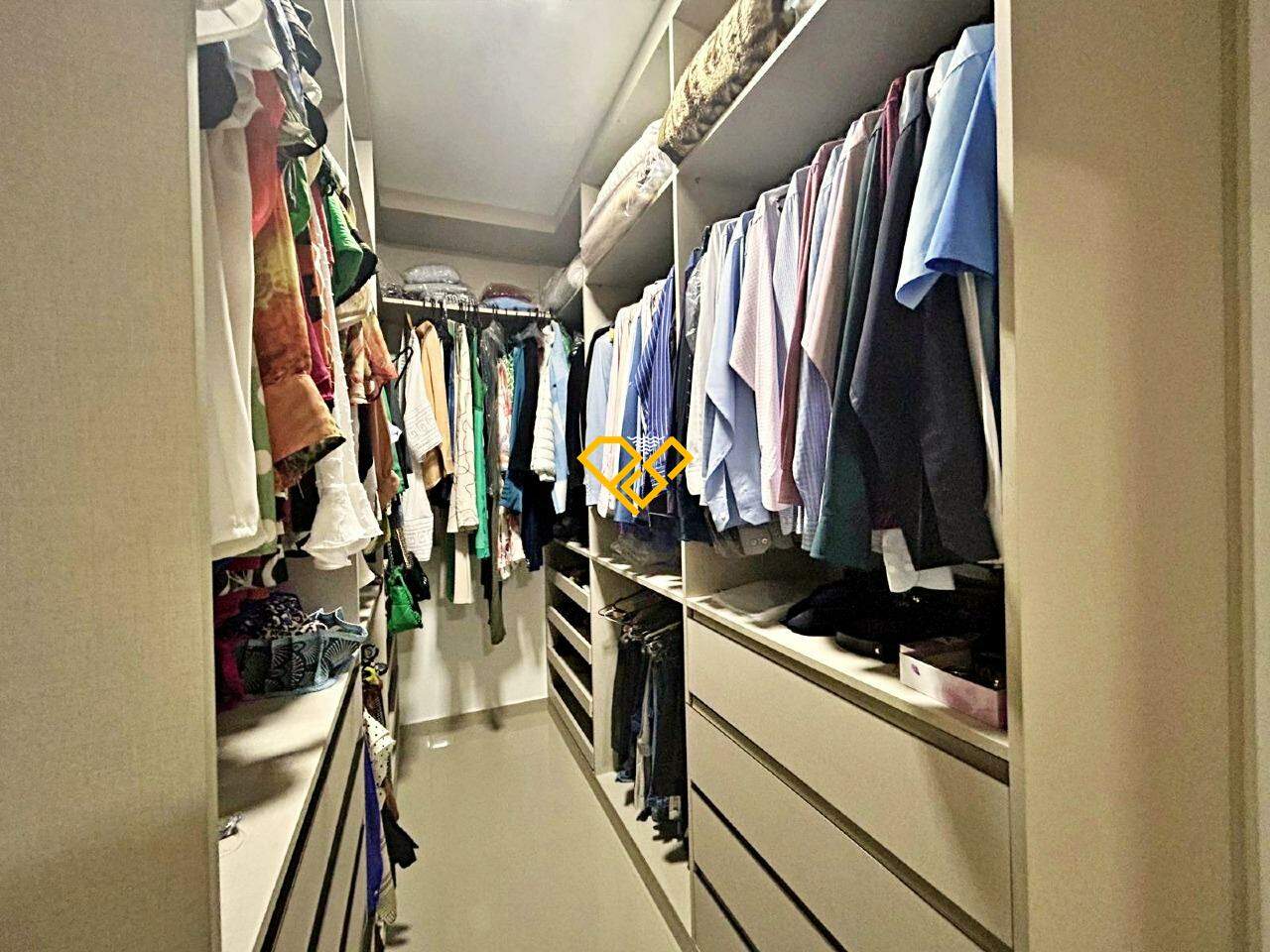 Sobreposta Baixa à venda no Campo Grande: Suíte 1 - closet
