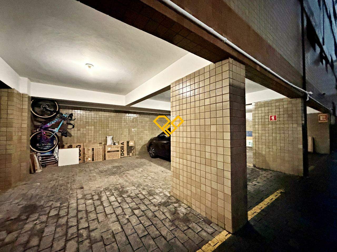 Apartamento à venda no Boqueirão: vagas paralelas