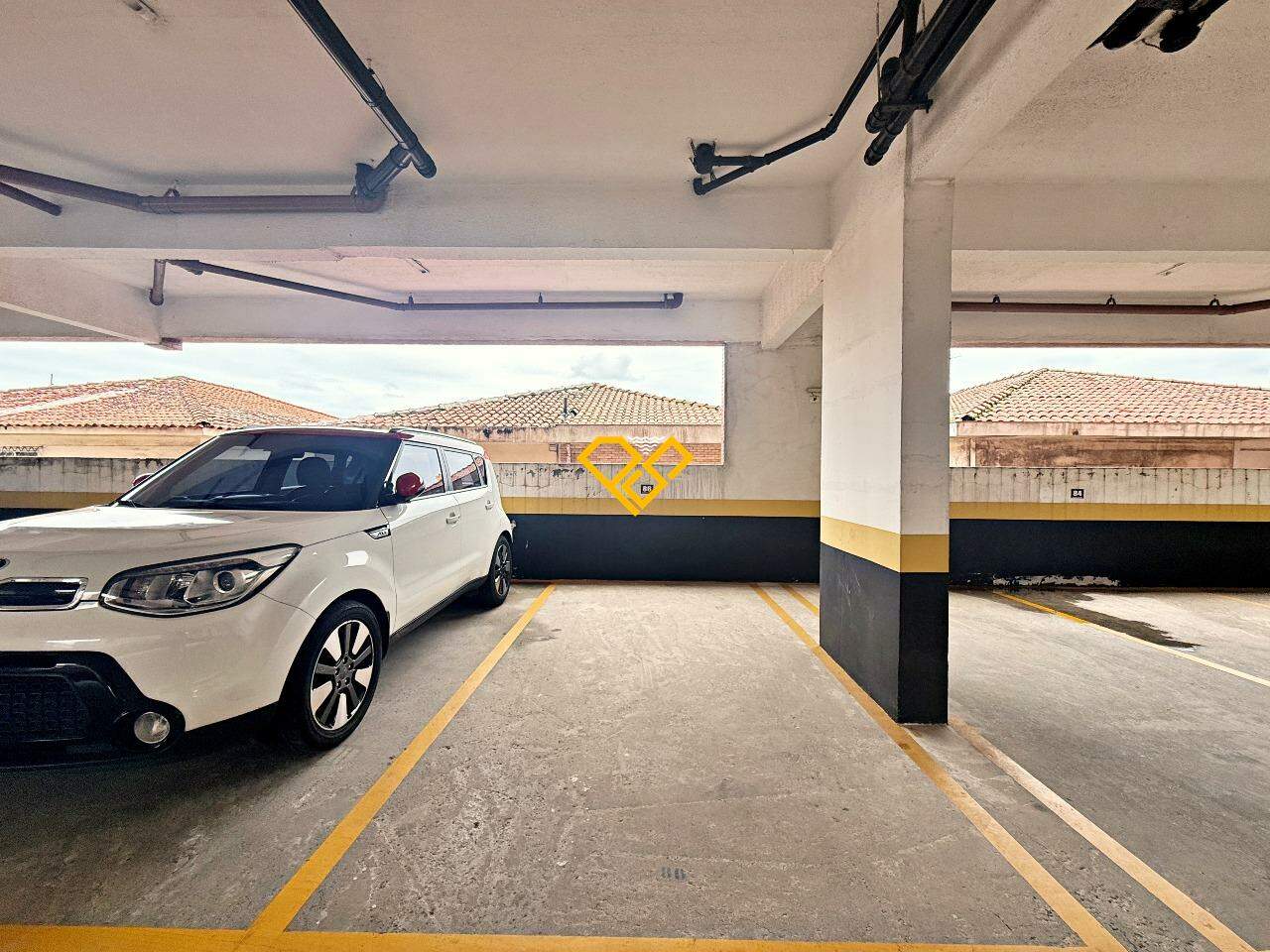 Apartamento à venda no Encruzilhada: Garagem