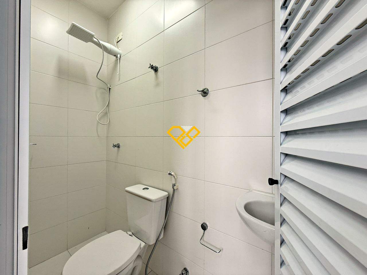 Apartamento à venda no Encruzilhada: Wc de serviço