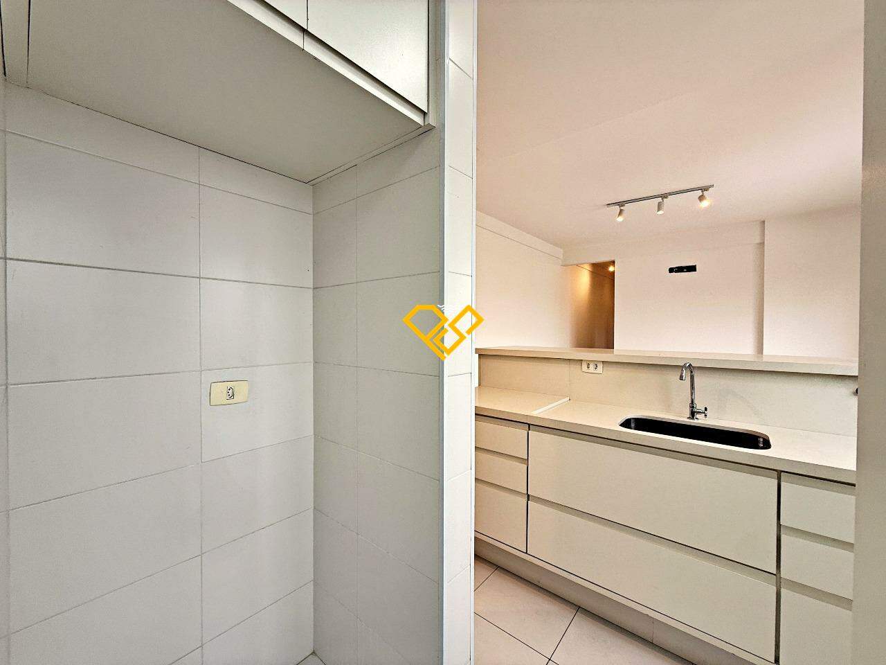Apartamento à venda no Encruzilhada: Área de serviço