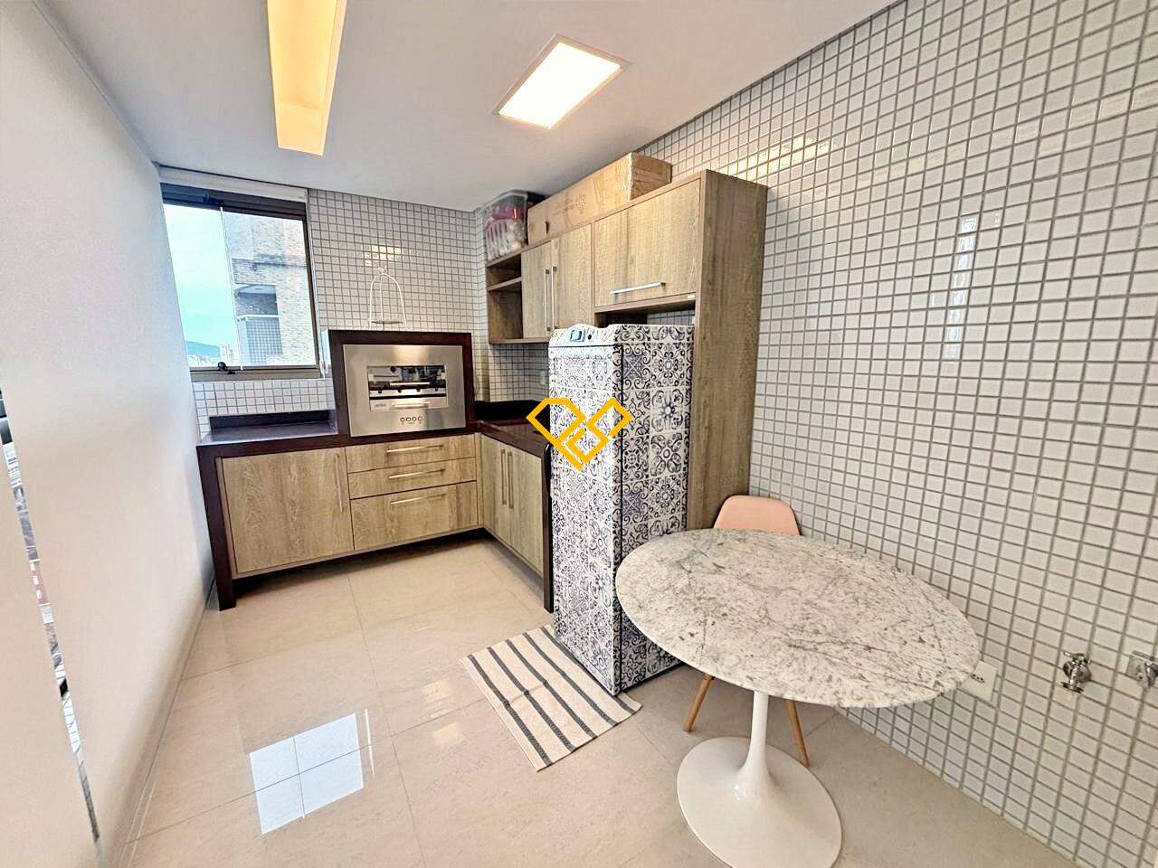 Apartamento à venda no Embaré: Varanda