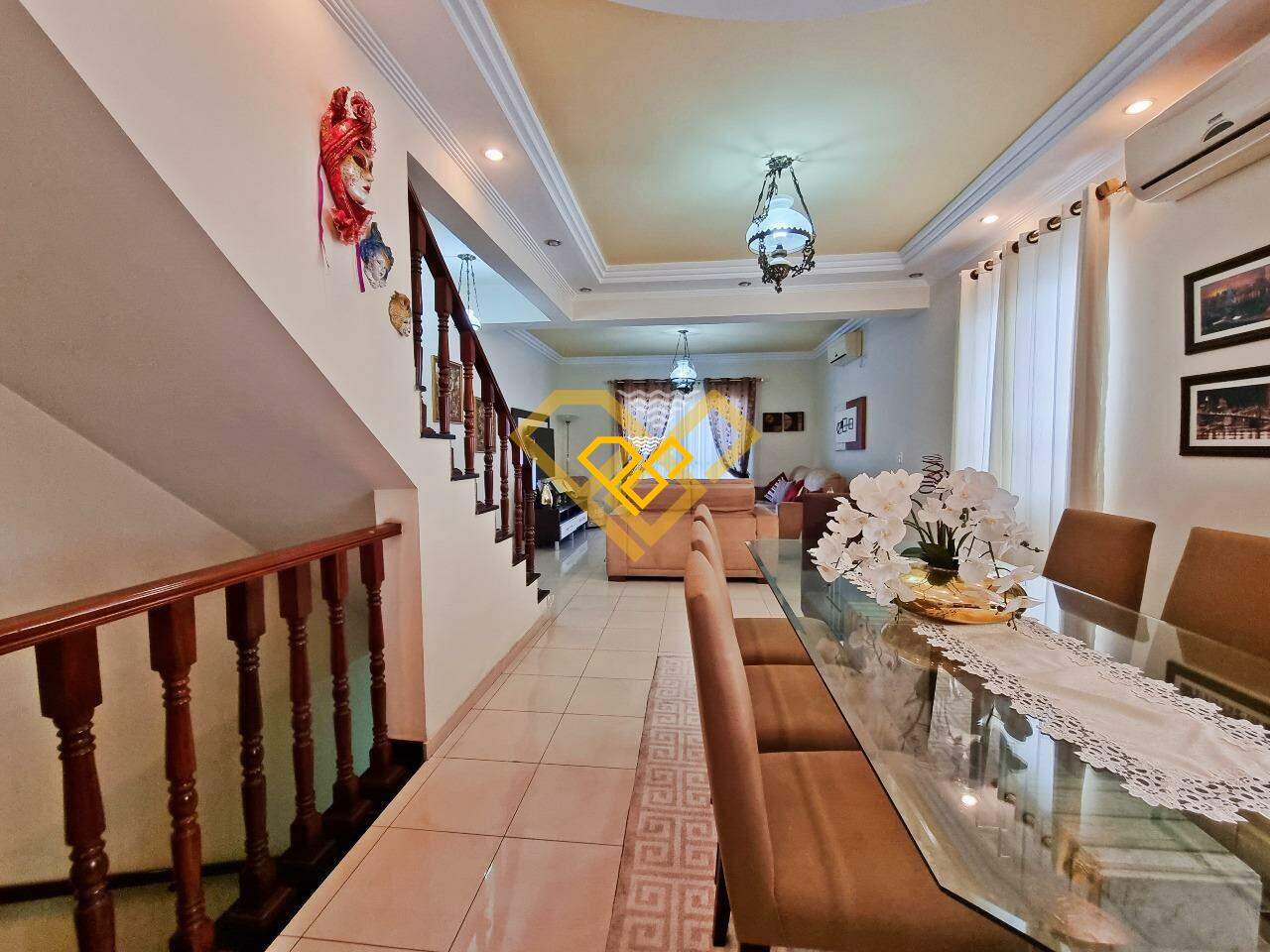 Casa à venda no Embaré: sala de jantar