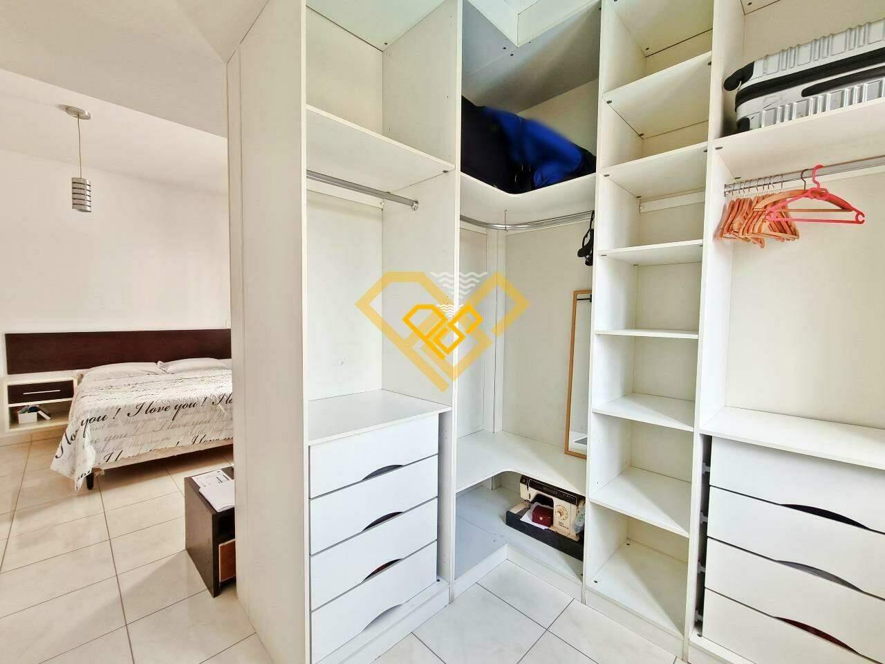 Casa à venda no Embaré: closet suíte 3