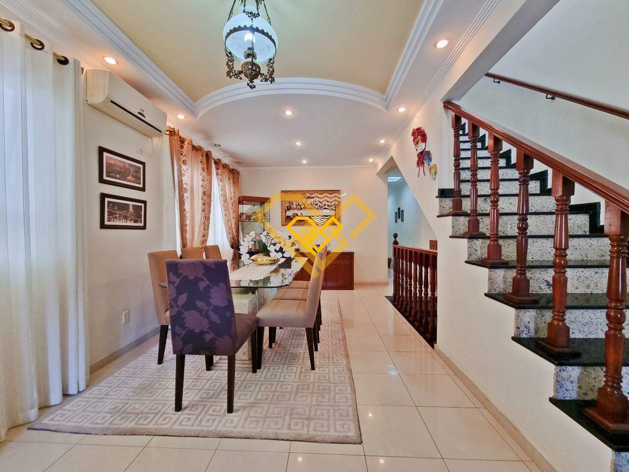 Casa à venda no Embaré: sala de jantar