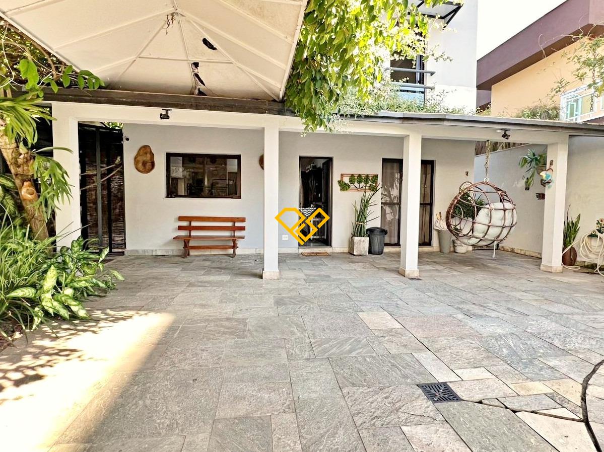 Sobrado à venda no José Menino: