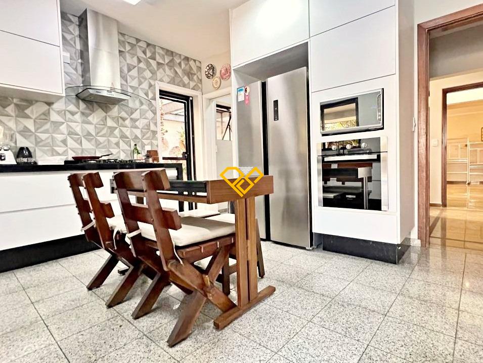 Sobrado à venda no José Menino: