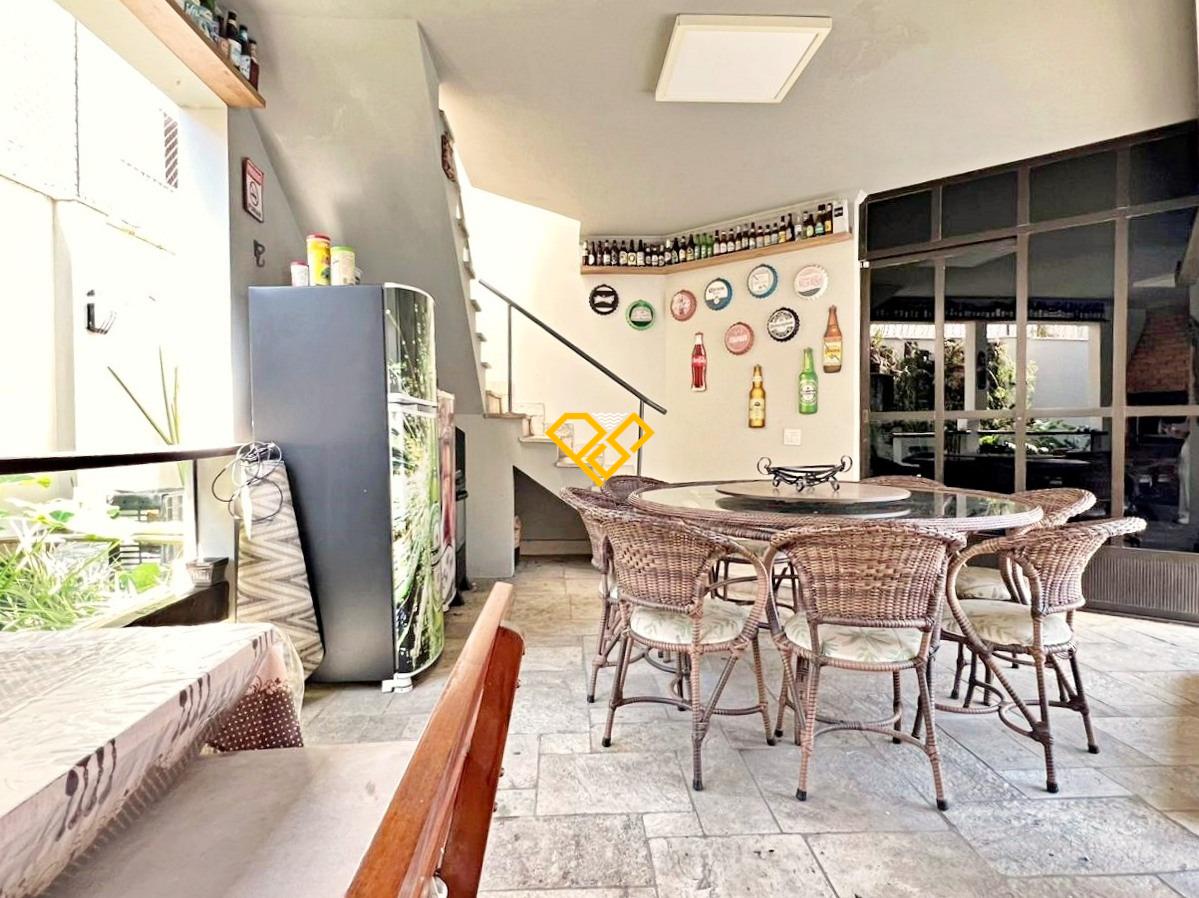 Sobrado à venda no José Menino: