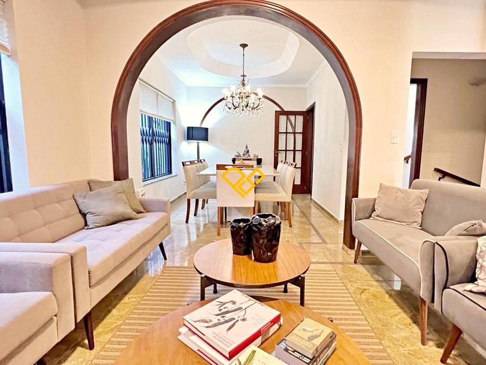 Sobrado à venda no José Menino: