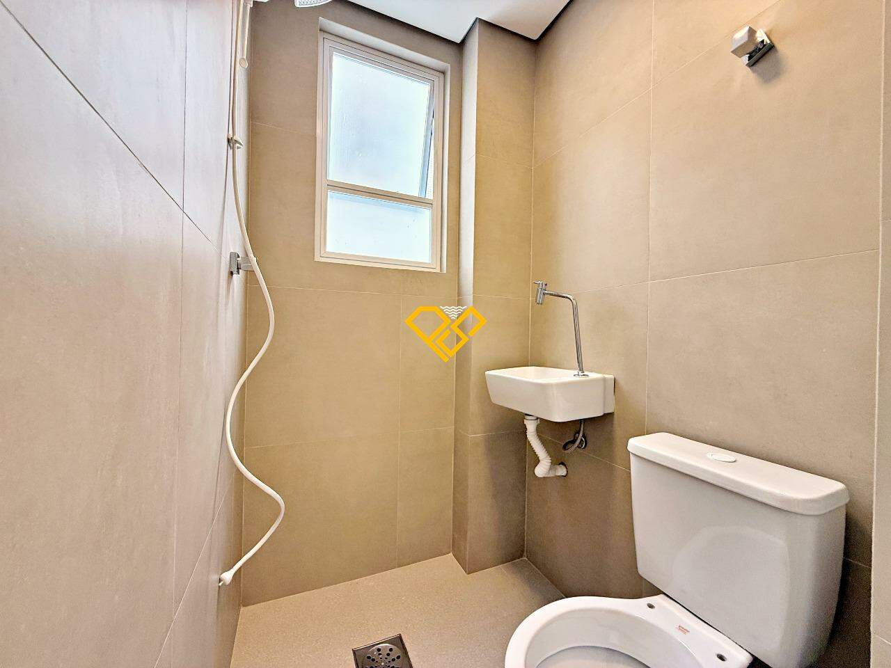 Apartamento à venda no Gonzaga: Wc de serviço
