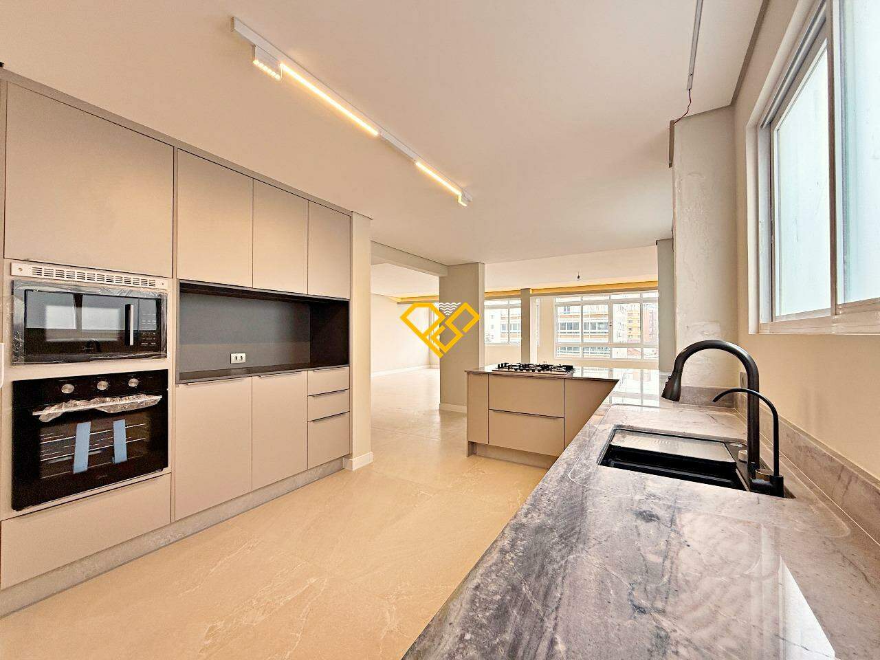 Apartamento à venda no Gonzaga: Cozinha