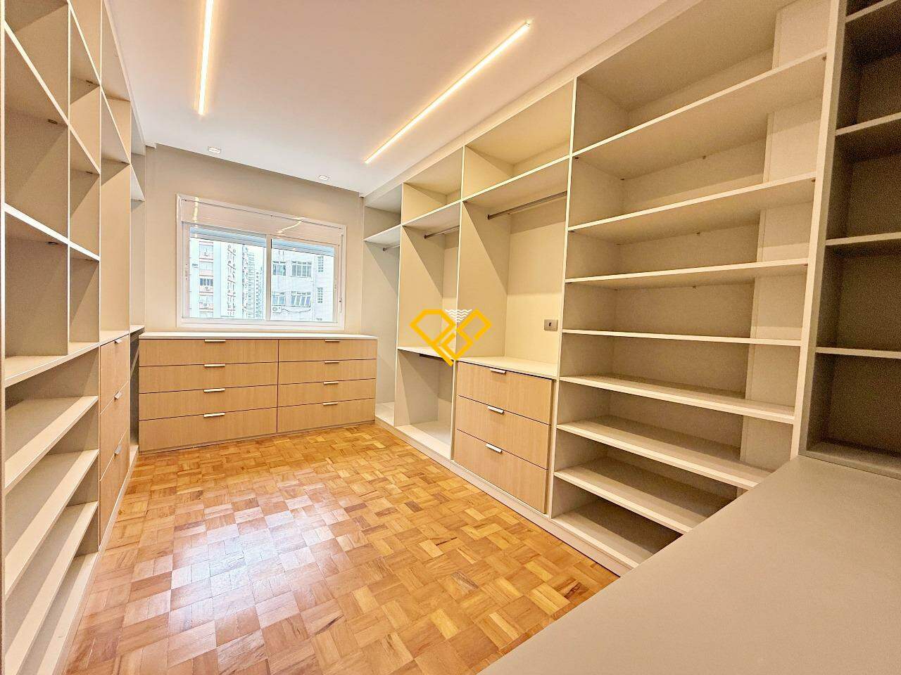 Apartamento à venda no Gonzaga: Suíte 1 - master - closet