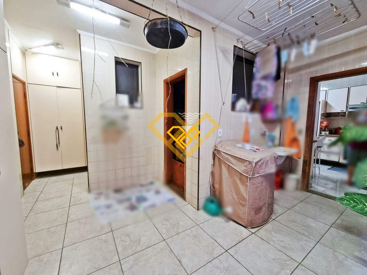 Apartamento à venda no Ponta da Praia: Área de serviço