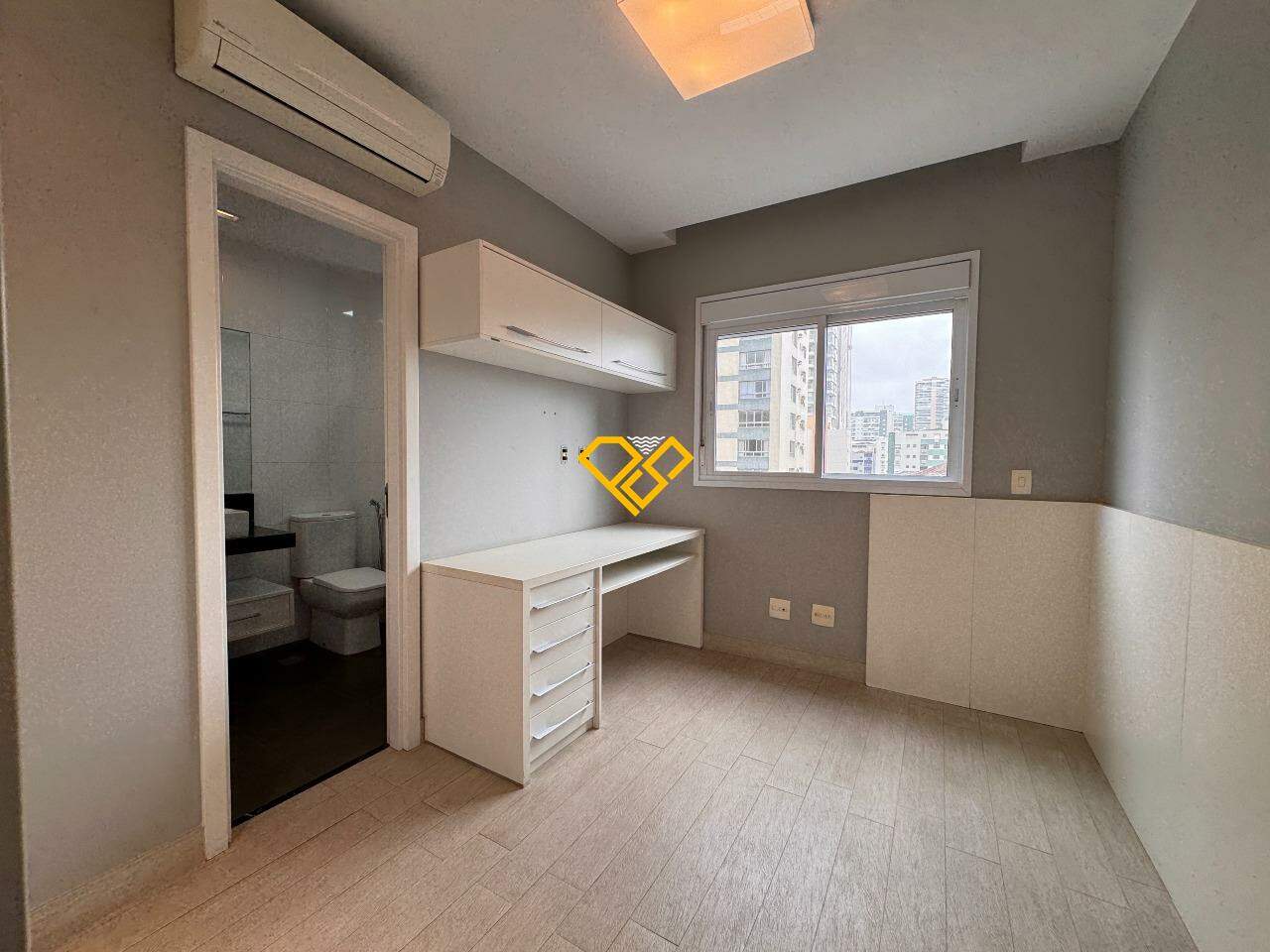 Apartamento à venda no Embaré: Suite 1