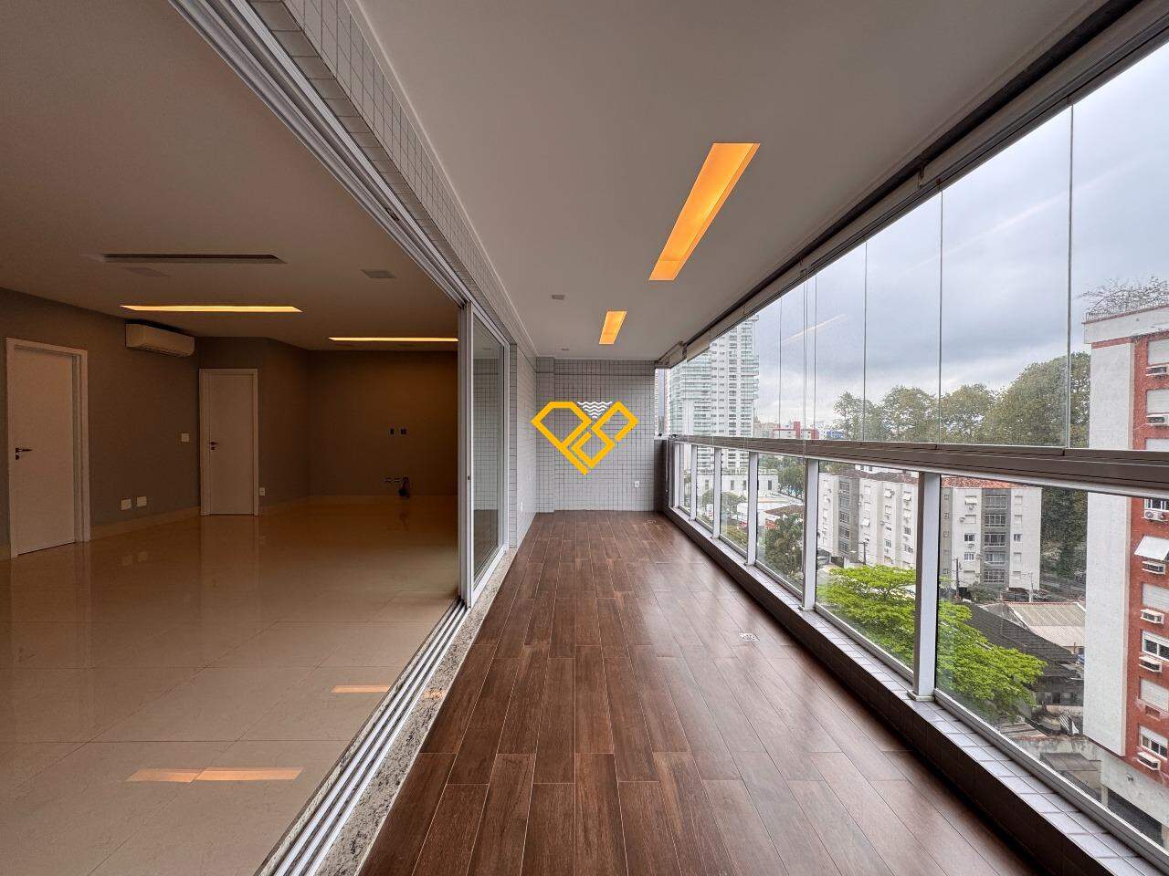 Apartamento à venda no Embaré: Varanda/Sala