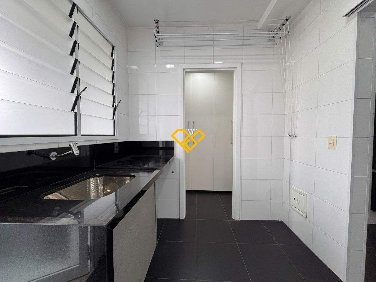 Apartamento à venda no Embaré: Servico
