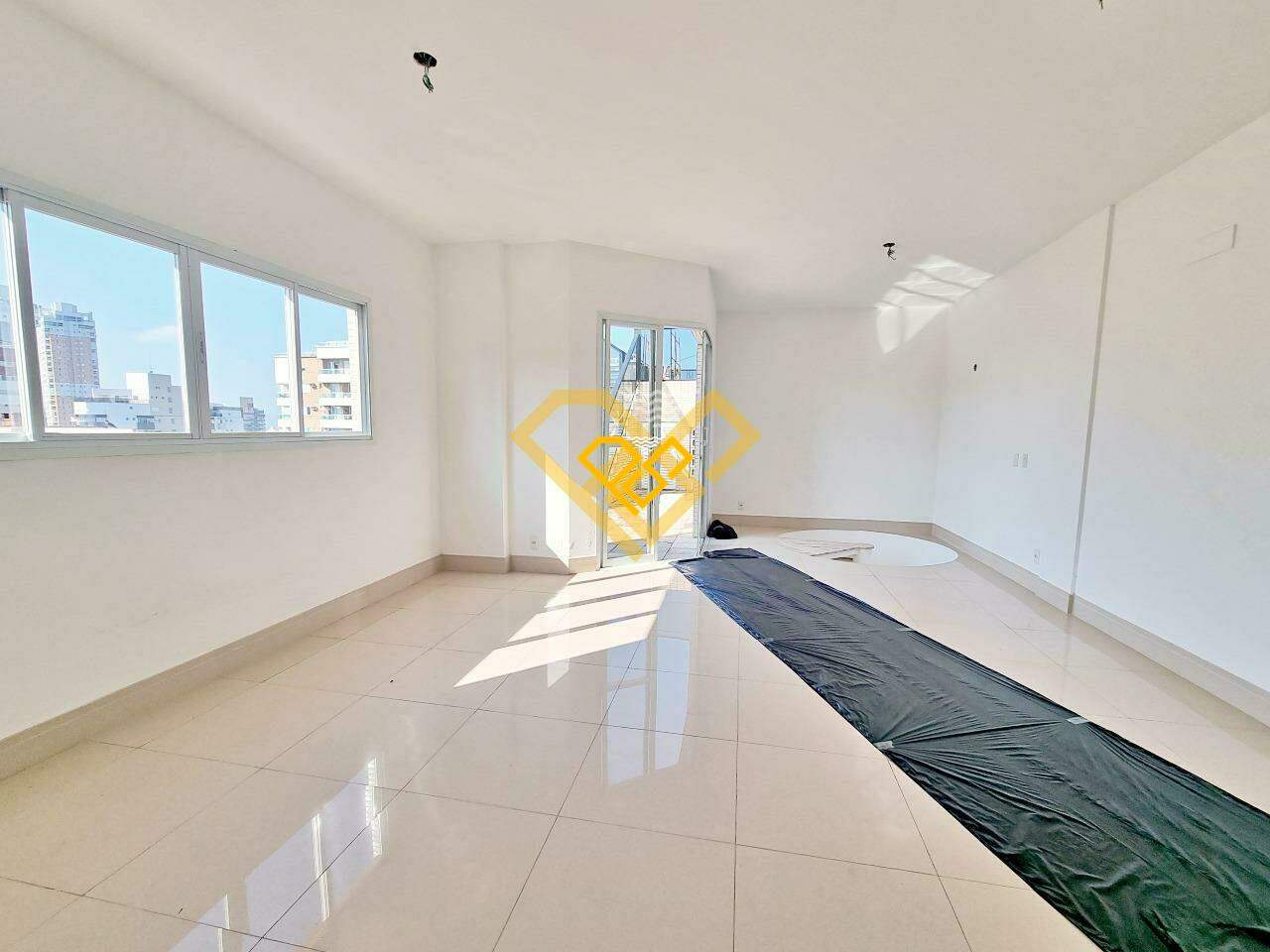 Cobertura à venda no Pompéia: sala