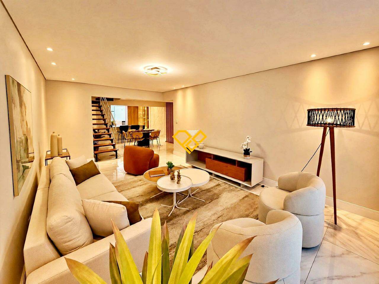 Cobertura à venda no Ponta da Praia: Sala 1° andar