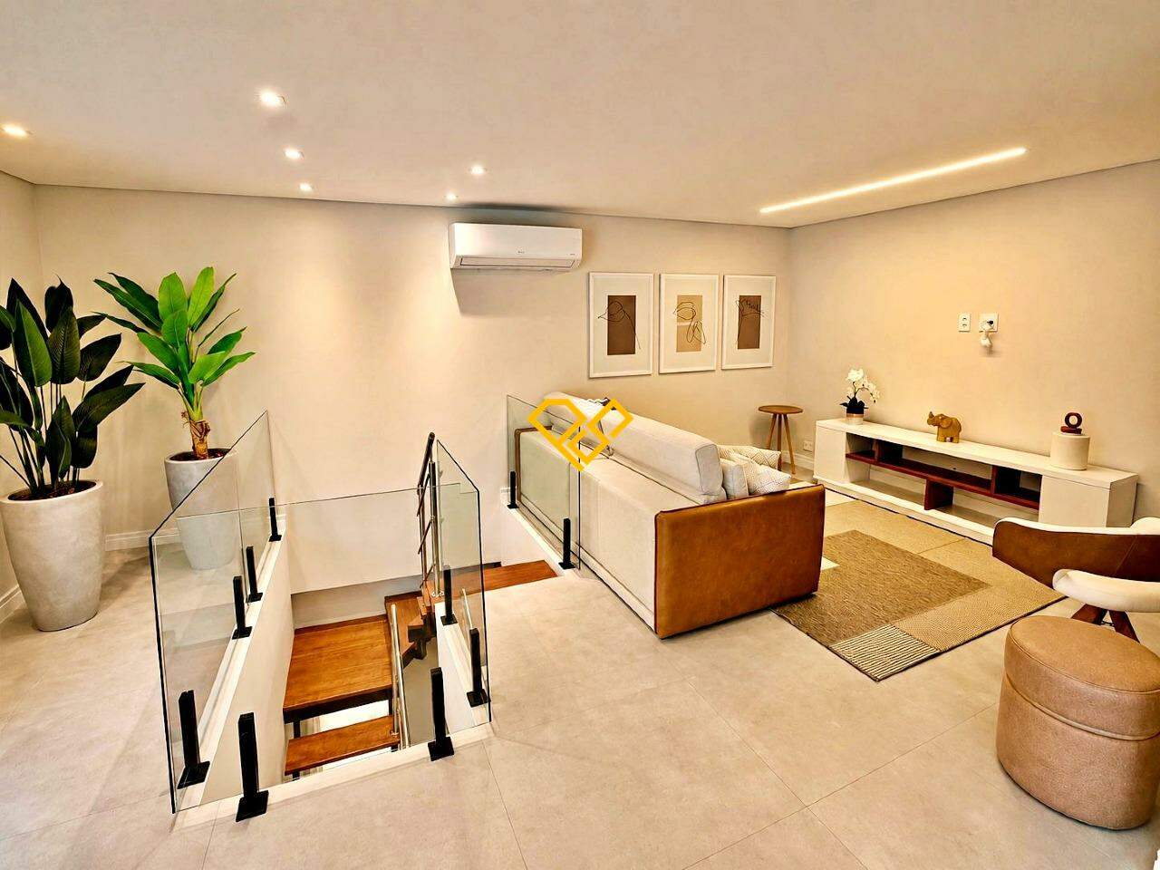 Cobertura à venda no Ponta da Praia: Sala 2° andar