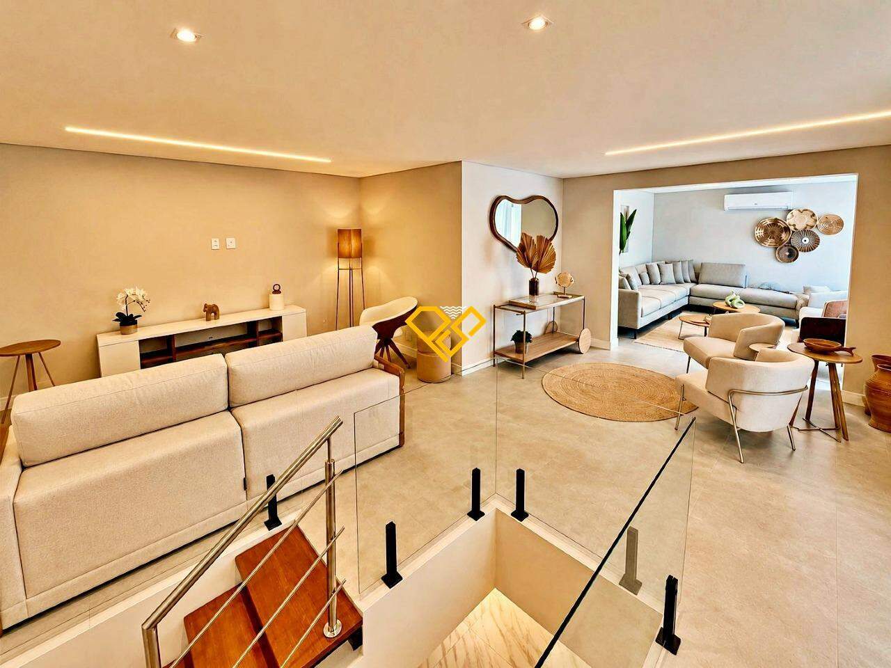 Cobertura à venda no Ponta da Praia: Sala 2° andar