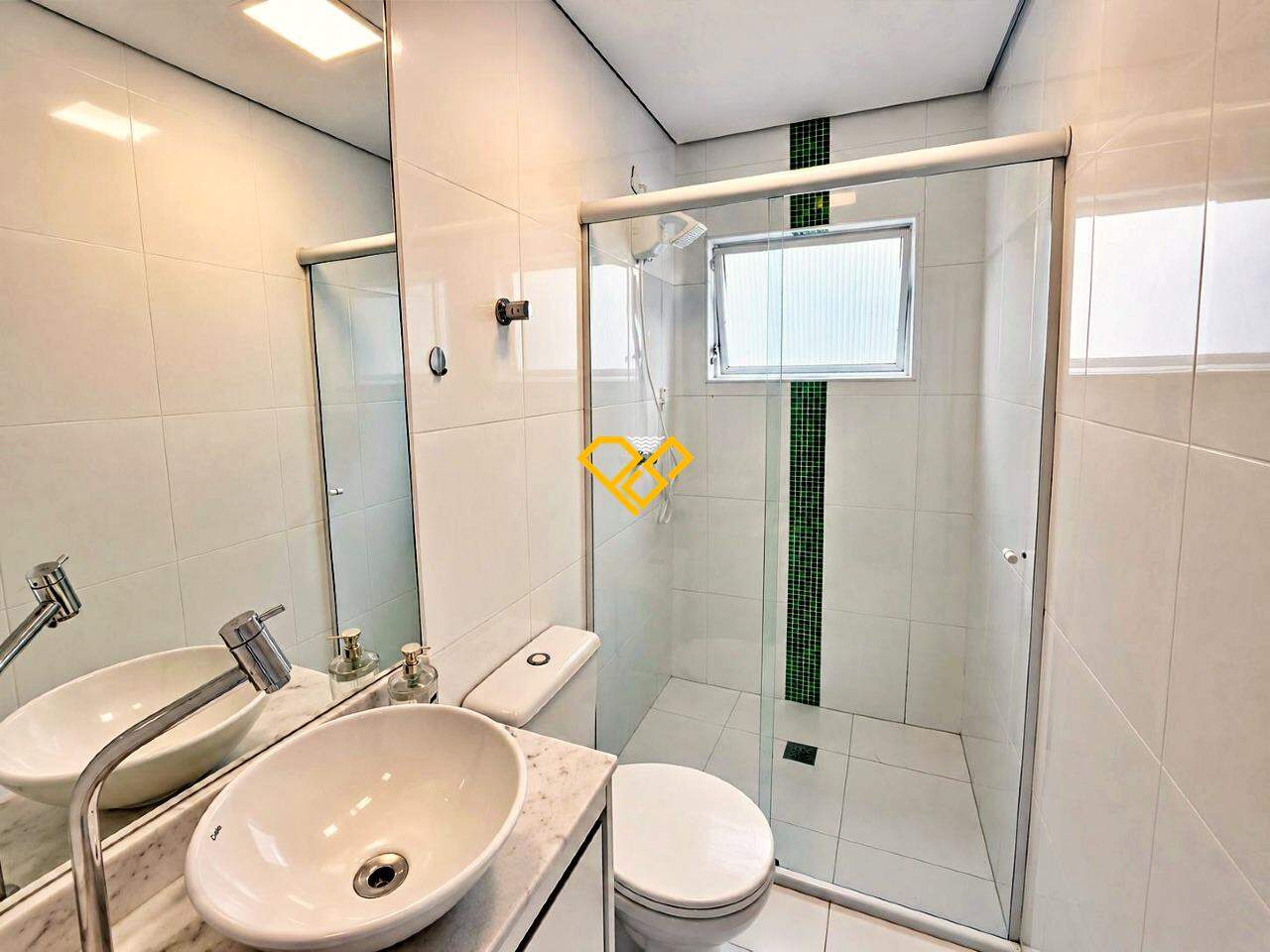 Cobertura à venda no Ponta da Praia: Wc da piscina