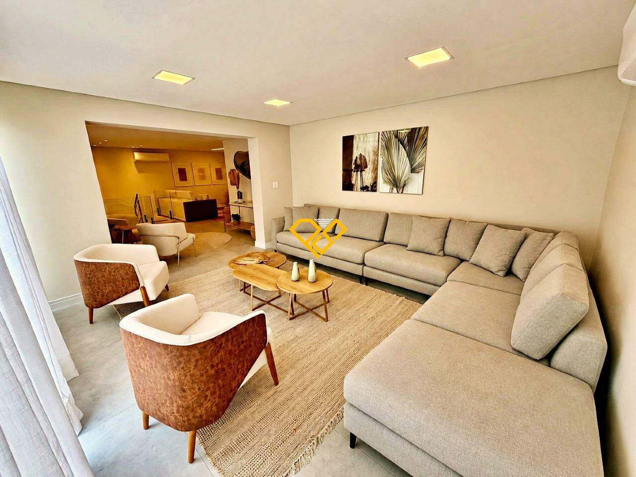Cobertura à venda no Ponta da Praia: Sala 2° andar