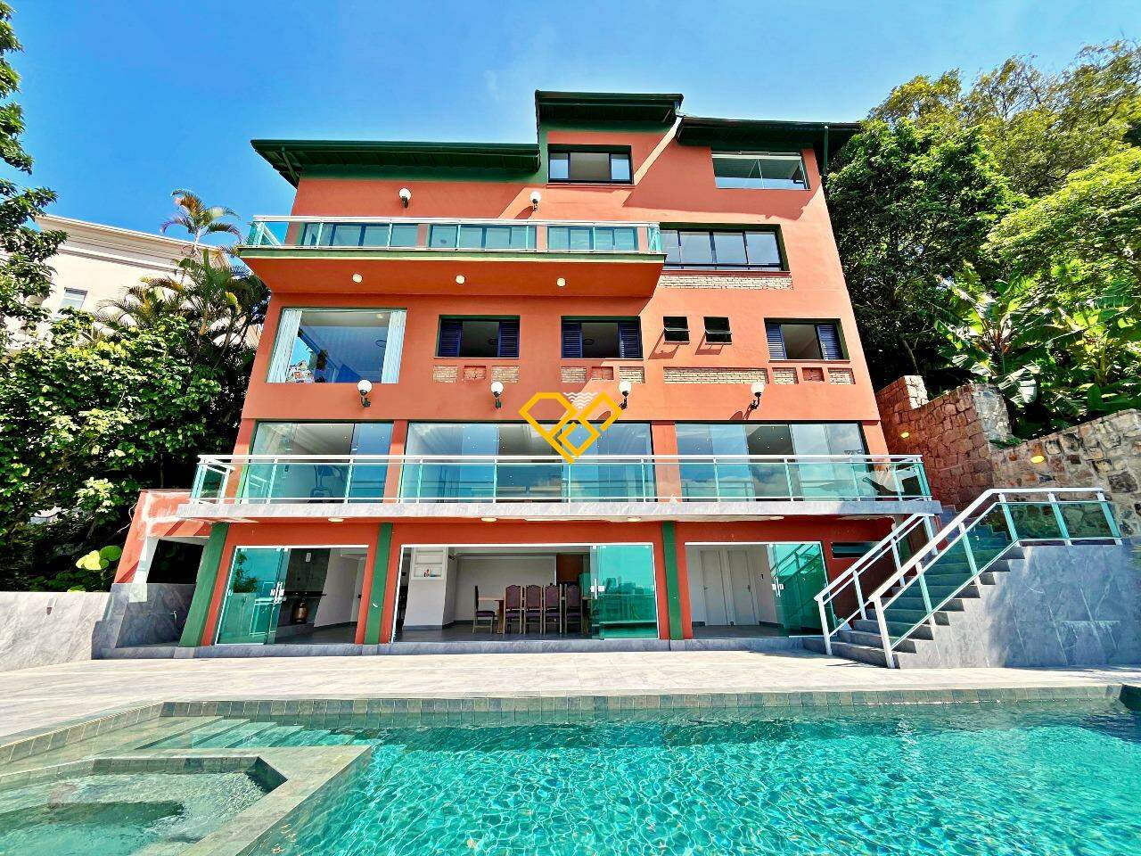 Casa à venda no Santa Terezinha: Piscina