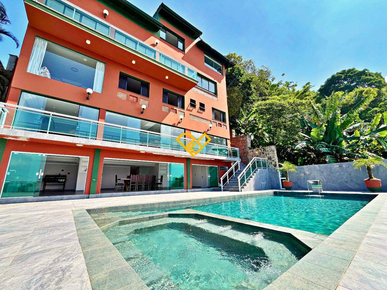 Casa à venda no Santa Terezinha: Piscina