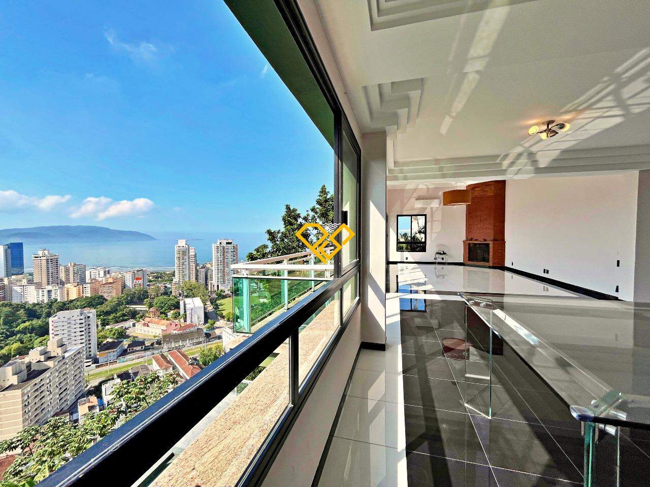 Casa à venda no Santa Terezinha: Vista da sala