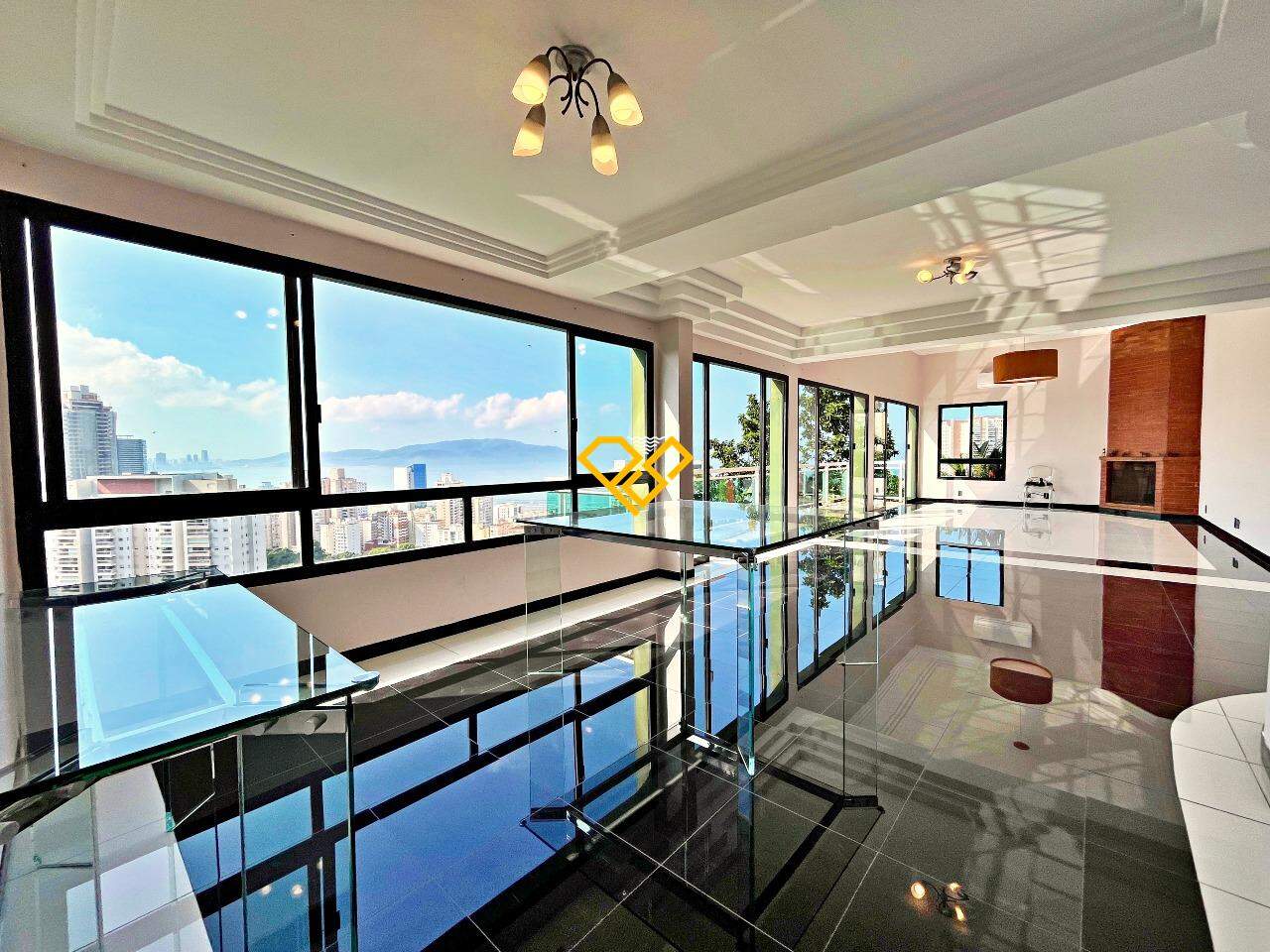 Casa à venda no Santa Terezinha: Sala de estar e jantar