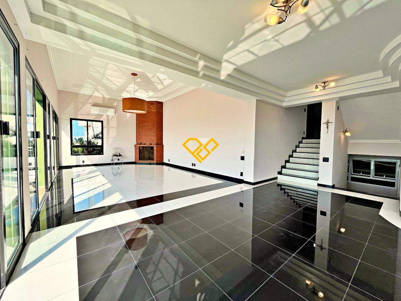 Casa à venda no Santa Terezinha: Sala de estar e jantar