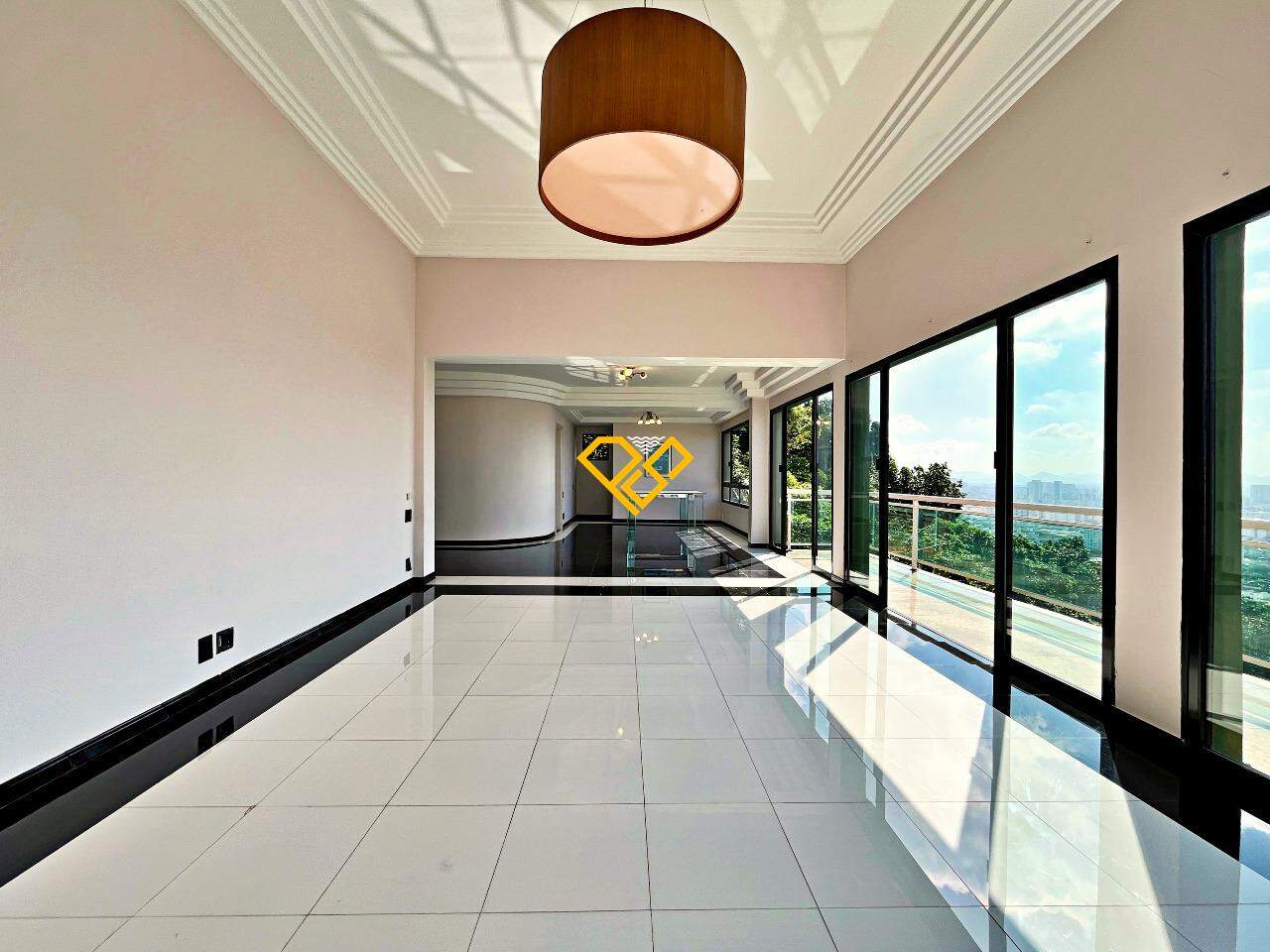 Casa à venda no Santa Terezinha: Sala de estar e jantar