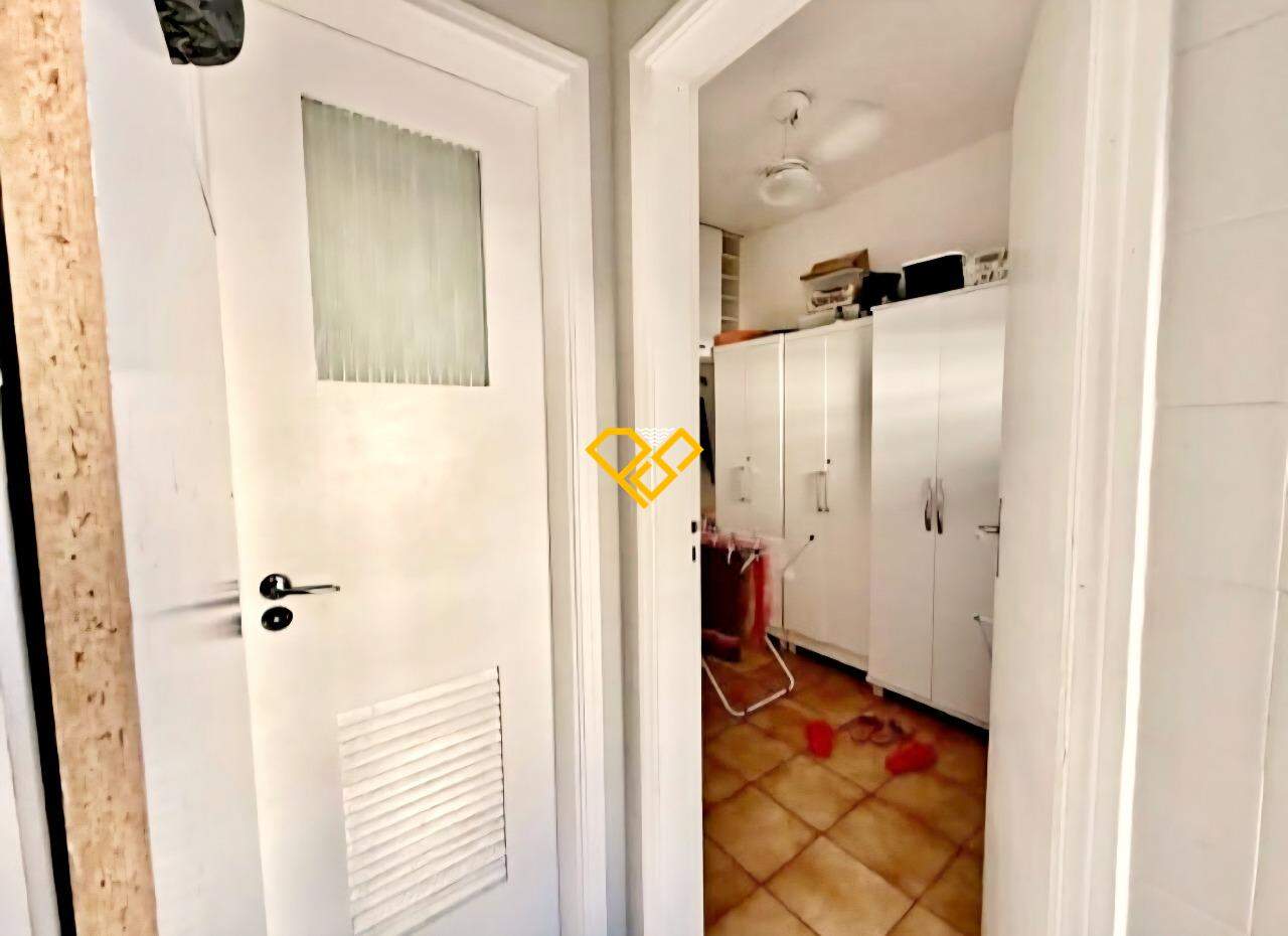 Apartamento à venda no Ponta da Praia: Dependência