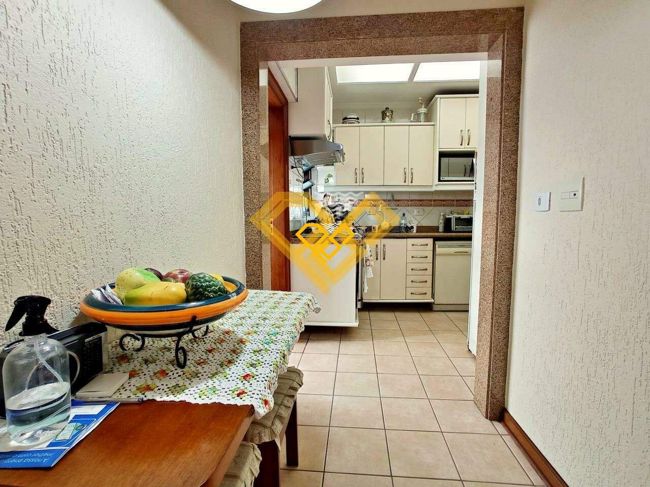 Cobertura à venda no Embaré: 
