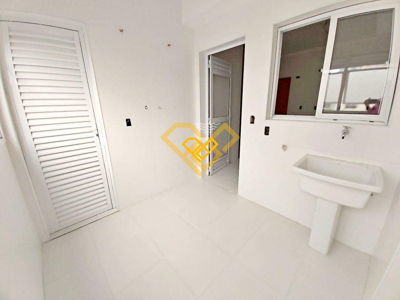 Apartamento à venda no Embaré: área de servço