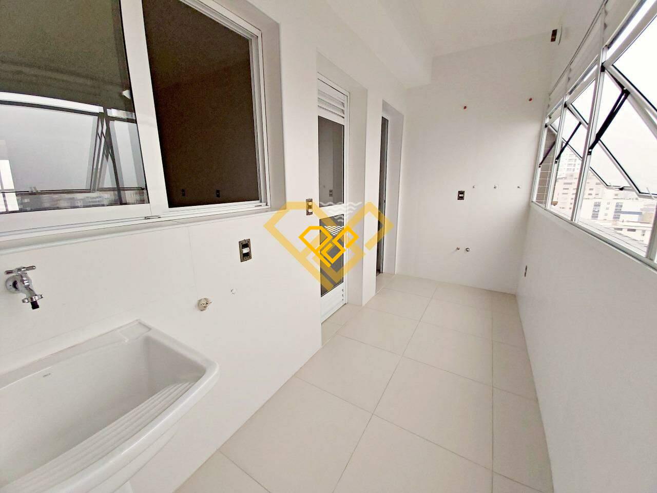 Apartamento à venda no Embaré: ÁREA DE SERVIÇO