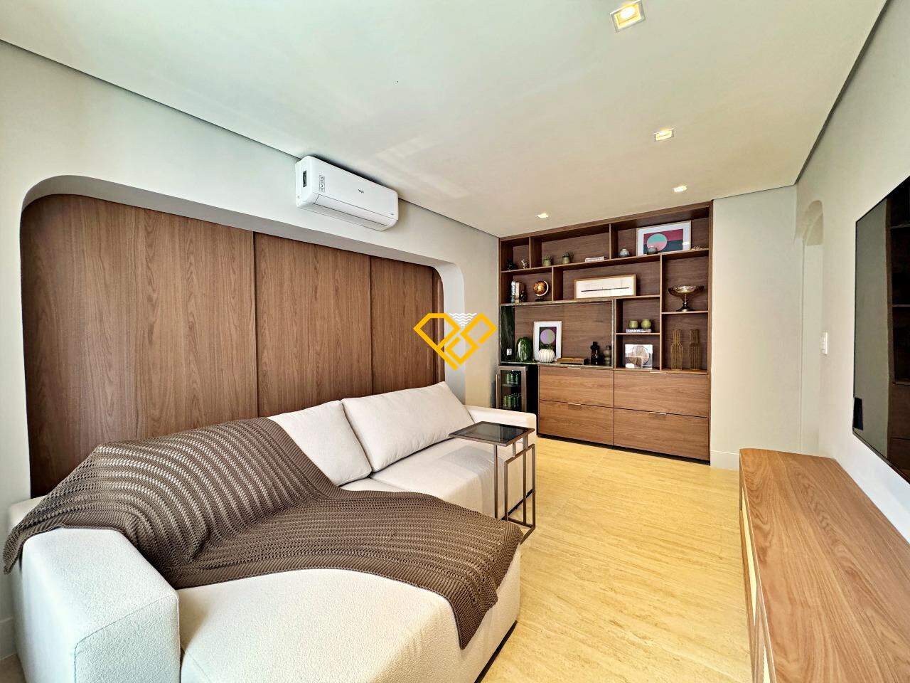 Apartamento à venda no Gonzaga: sala TV com cervejeira