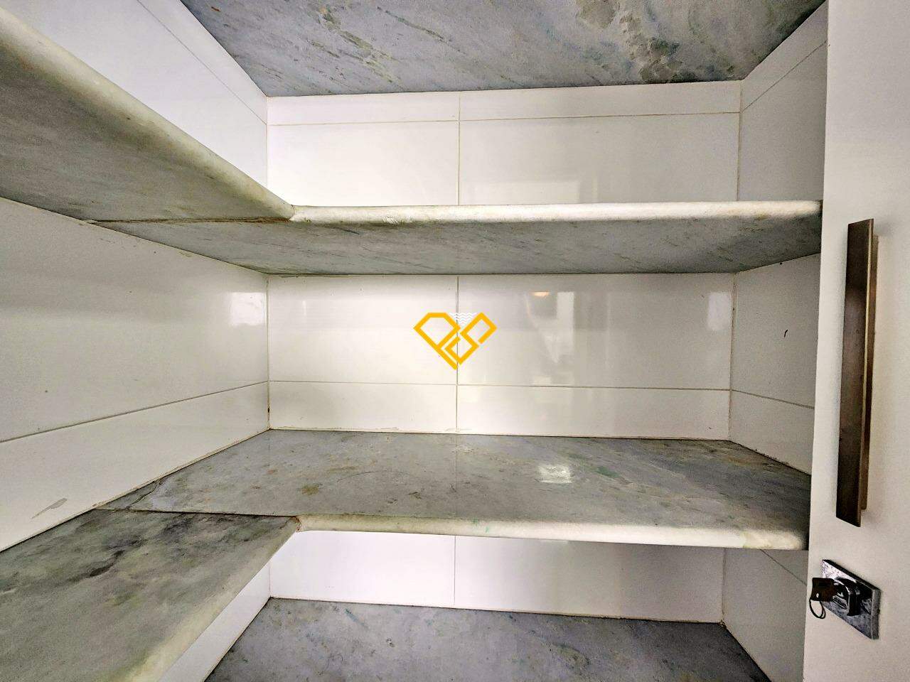 Apartamento à venda no Embaré: Despensa